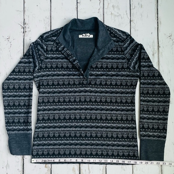 Kavu 1/4 Button Up Layering Over Shirt in Black and Gray - Picture 2 of 9